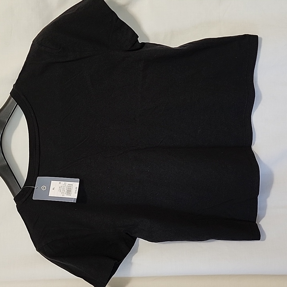 Universal Thread Black Crop Top - Picture 2 of 6